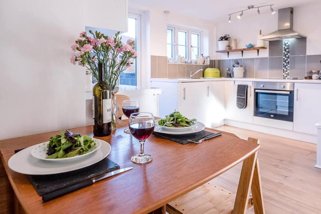 Button Cottage, Wickham Market ภายนอก รูปภาพ