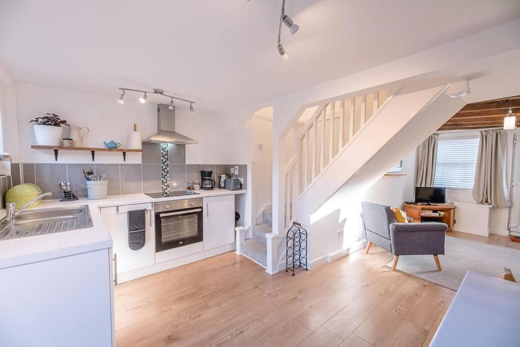 Button Cottage, Wickham Market ภายนอก รูปภาพ